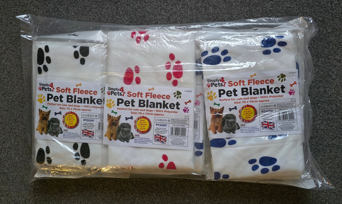 Pet blanket for dogs and cats. Paw design blanket.