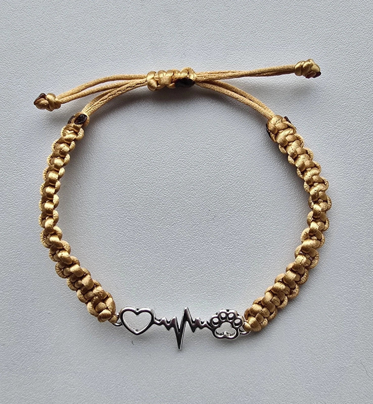 Handmade macrame bracelet. Adjustable size. Heart to dog or cat paw jewellery.